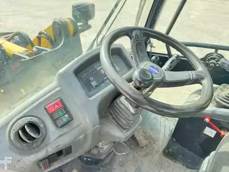 Kolové nakladače 2015 Komatsu WA 70-7 (10)
