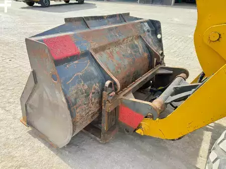 Kolové nakladače 2015 Komatsu WA 70-7 (12)