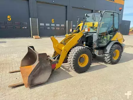 Kolové nakladače 2015 Komatsu WA 70-7 (2)