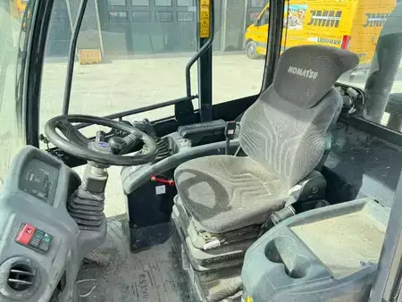 Kolové nakladače 2015 Komatsu WA 70-7 (9)