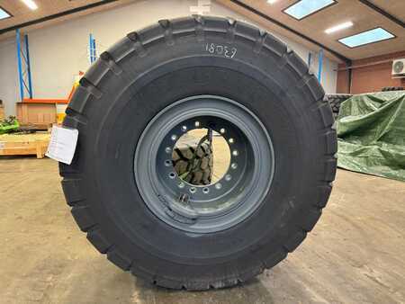 Ostatní 0 Bridgestone 23.5 R 25 (3)
