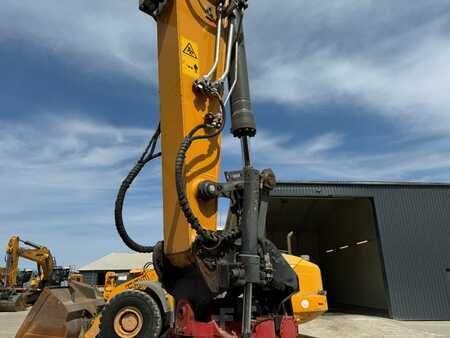 Korečková rýpadla 2020 Liebherr R926 (12)