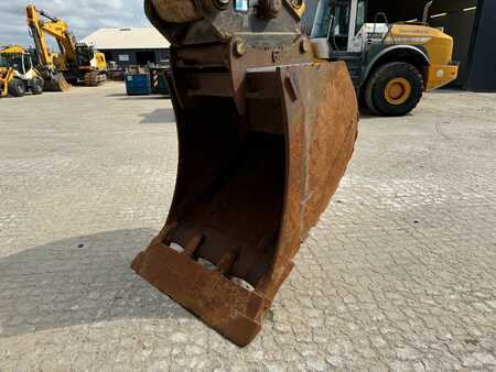 Escavadora de rastos 2016 Liebherr R946 LC (14)