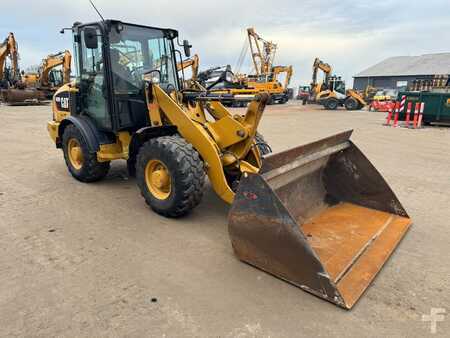 Kompakt lastare 2017 Caterpillar 906 (3)