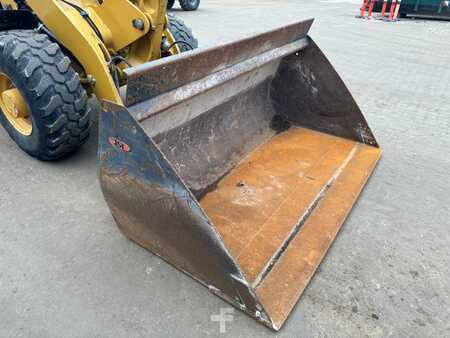 Kompakt lastare 2017 Caterpillar 906 (9)