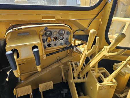 Pipelaying chenille  1976 Caterpillar 594H (21)