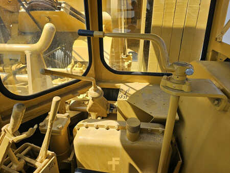 Pipelaying chenille  1976 Caterpillar 594H (22)
