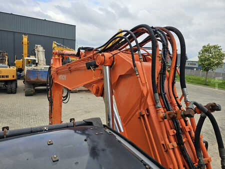 Mobil grävmaskin 2004 Hitachi ZX160W (12)