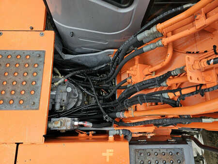 Mobil grävmaskin 2004 Hitachi ZX160W (15)