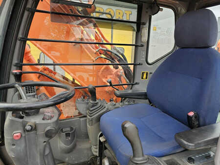 Mobil grävmaskin 2004 Hitachi ZX160W (19)