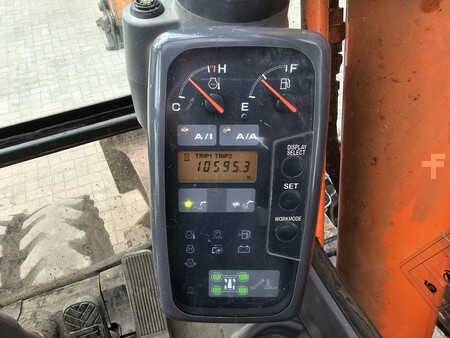 Mobil grävmaskin 2004 Hitachi ZX160W (21)