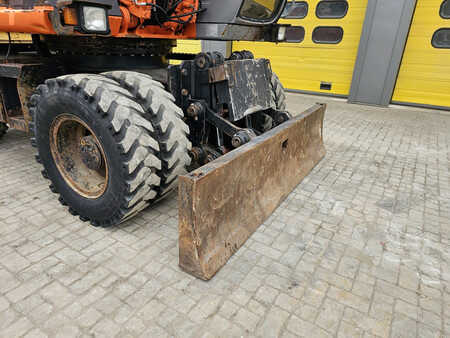Mobil grävmaskin 2004 Hitachi ZX160W (23)