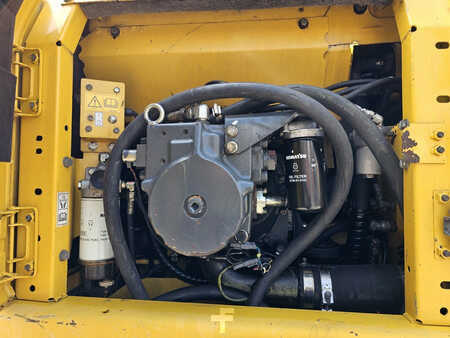 Koparki gąsienicowe 2011 Komatsu PC210LC-8 (17)