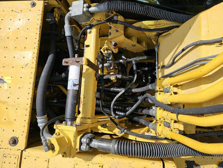 Koparki gąsienicowe 2011 Komatsu PC210LC-8 (9)