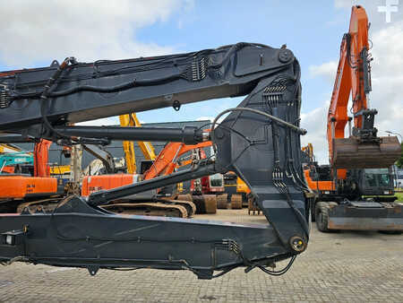 Raupendumper 2011 Hitachi ZX470LCH-3 High Reach Demolition Excavator (33)
