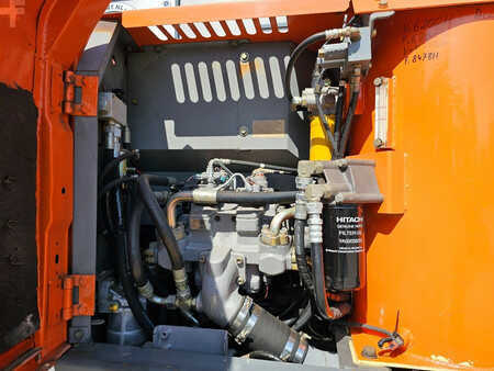 Koparki gąsienicowe 2007 Hitachi ZX180LC-3 (18)