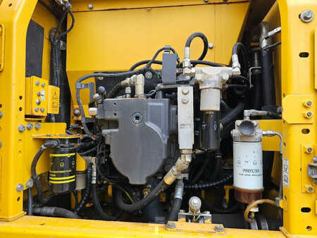 Escavatori cingolati 2015 Komatsu HB215LC-2 (13)