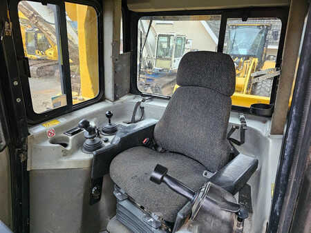 Grondschuivers 2008 Caterpillar D6T (18)