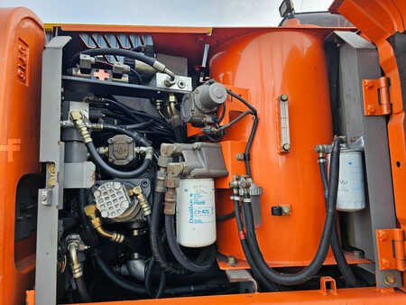 Escavadora de rodas 2005 Hitachi ZAXIS 130 W (10)