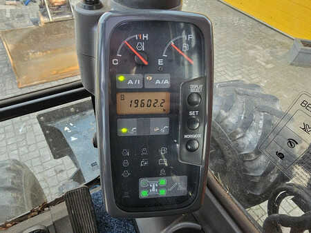 Escavadora de rodas 2005 Hitachi ZAXIS 130 W (15)