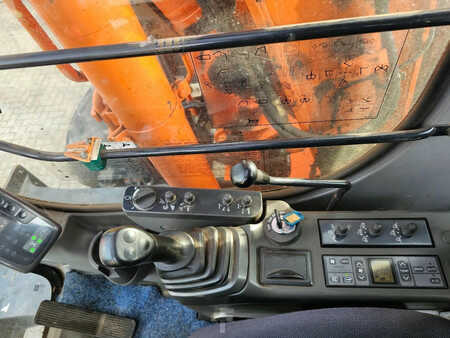 Escavadora de rodas 2005 Hitachi ZAXIS 130 W (16)