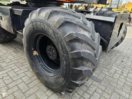 Escavadora de rodas 2005 Hitachi ZAXIS 130 W (22)