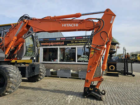 Escavadora de rodas 2005 Hitachi ZAXIS 130 W (8)