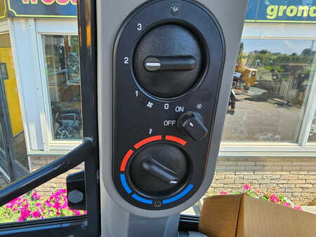 Rigid Backhoe Loader 2025 Case 570SV AC / 4x4 / Lepels / Telescopic (29)