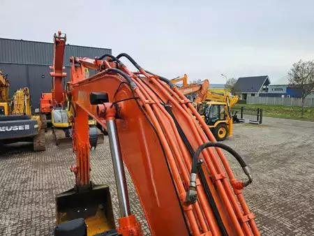 Bæltegraver 2022 Hitachi ZX220LC Mitsubishi 6 cylinder (11)