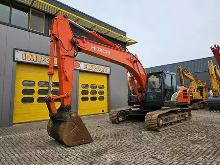 Bæltegraver 2022 Hitachi ZX220LC Mitsubishi 6 cylinder (2)
