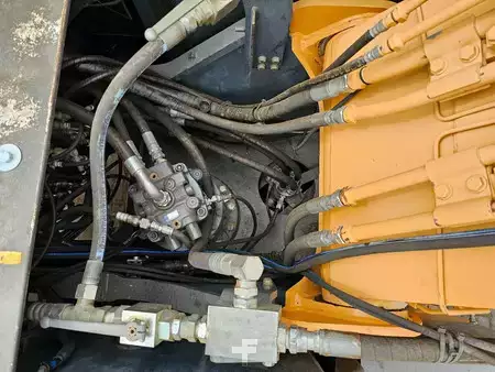 Pelles sur chenilles 2011 Case CX210B (12)