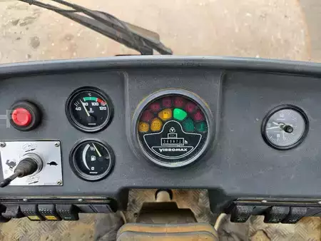Gumikerekes görgők 0 JCB Vibromax VM75D (6)