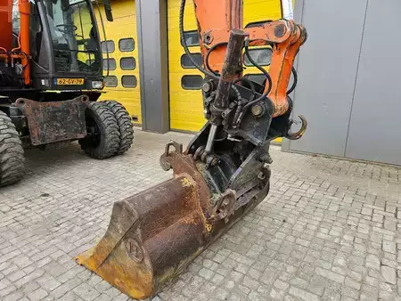 Mobilbagger 2010 Hitachi ZX140W-3 (12)