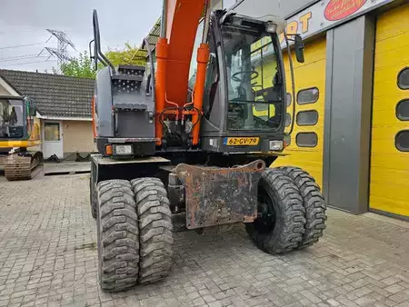 Mobilbagger 2010 Hitachi ZX140W-3 (8)