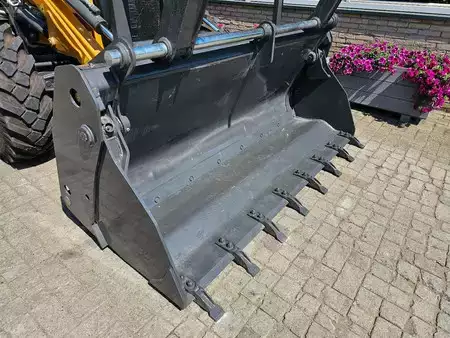 Rigid Backhoe Loader 2026 Case 570SV AC / 4x4 / Lepels / Telescopic (21)