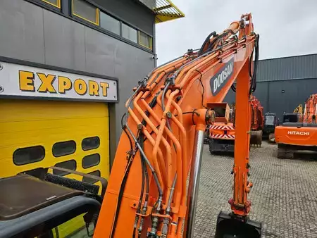 Rupsgraafmachines 2011 Doosan DX140LCR ** New undercarriage** (10)