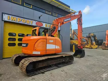 Rupsgraafmachines 2011 Doosan DX140LCR ** New undercarriage** (5)