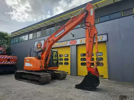 Rupsgraafmachines 2011 Doosan DX140LCR ** New undercarriage** (7)