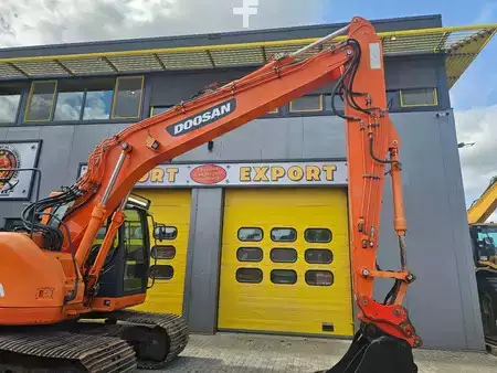 Rupsgraafmachines 2011 Doosan DX140LCR ** New undercarriage** (9)