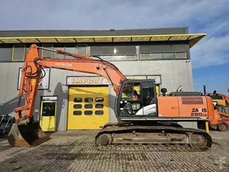 Hydraulic Excavators 2014 Hitachi ZX250LC-5B (1)