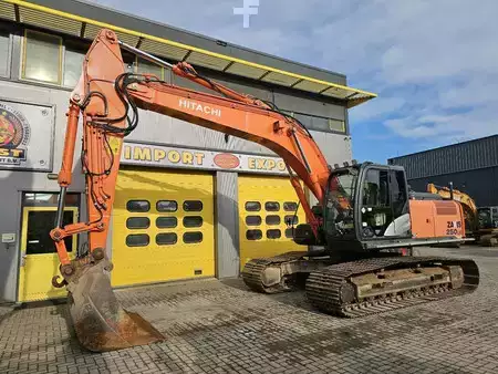 Hydraulic Excavators 2014 Hitachi ZX250LC-5B (2)