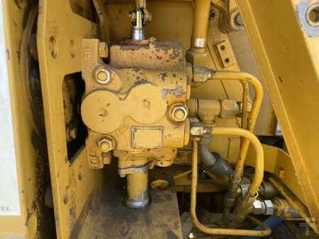 Dozer Apripista 1987 Caterpillar D3B (12)