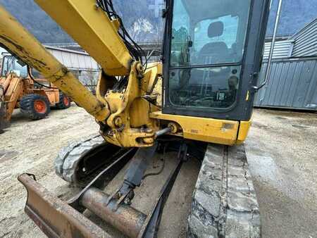 Komatsu PC88MR-8