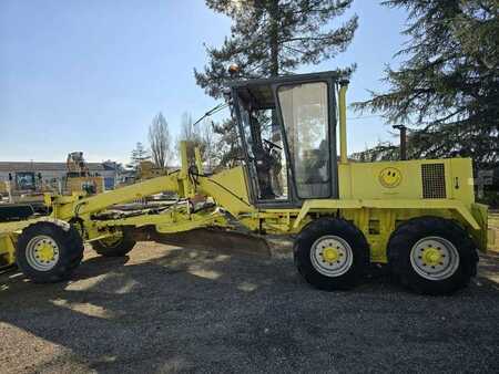 Grader 1992 O-K F106A (3)