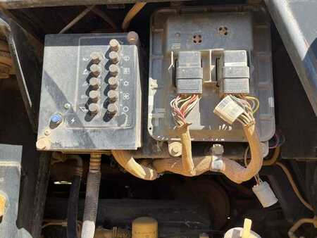 Chargeuse sur chenilles 2002 Caterpillar 963C - POUR PIECES (36)