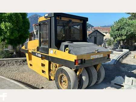 Válce s gumovými koly 2004 Caterpillar PS300B (11)