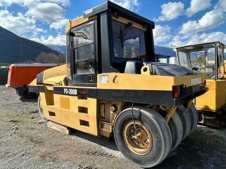 Válce s gumovými koly 2004 Caterpillar PS300B (14)