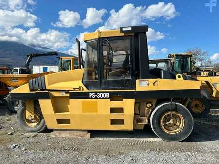 Válce s gumovými koly 2004 Caterpillar PS300B (16)