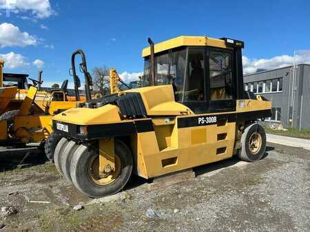 Válce s gumovými koly 2004 Caterpillar PS300B (22)