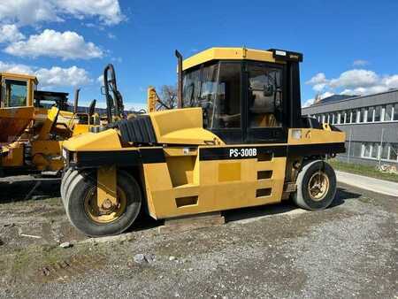 Válce s gumovými koly 2004 Caterpillar PS300B (23)
